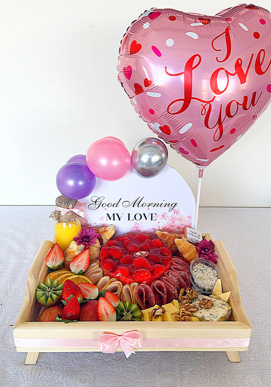 Royal Cheese Tray with a Cake